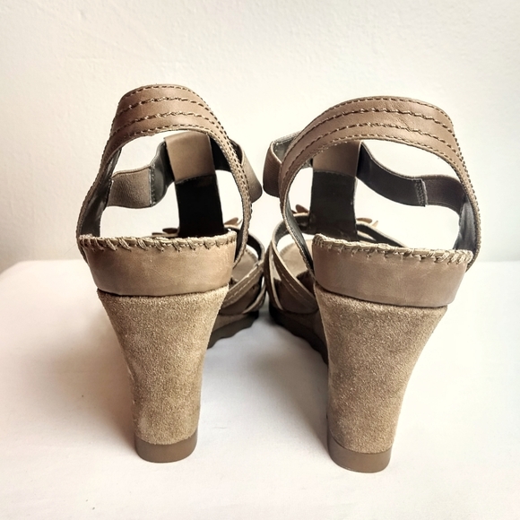 Aerosoles 'Cottontail' Tan Flower Embellished Faux Suede Covered Wedge Sandals - Picture 5 of 11